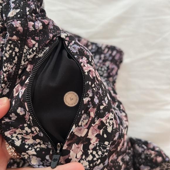 Lululemon track that MR shorts - Picture 3 of 3